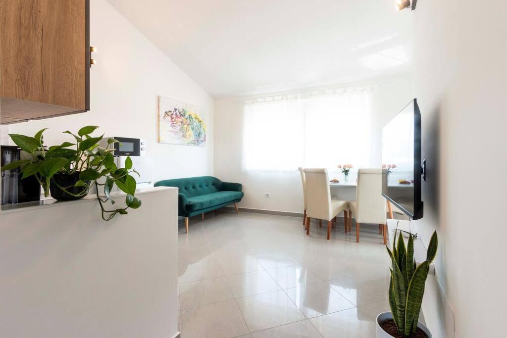 Cozy Apartment With Private Parking Medulin Luaran gambar